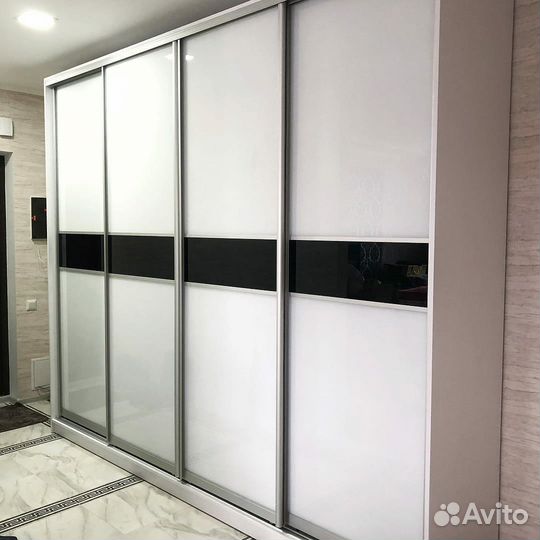 Шкаф с зеркалом