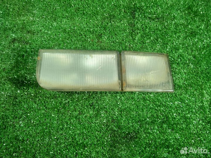Левый отражатель в бампер Golf 3 Vento