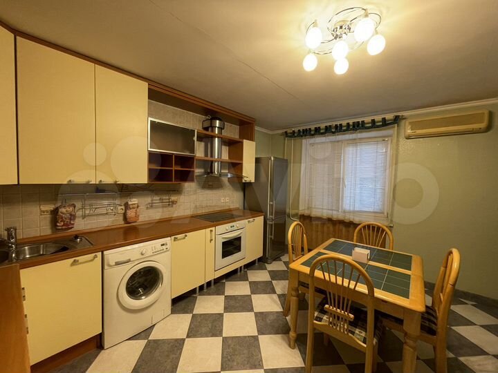 3-к. квартира, 100 м², 5/6 эт.