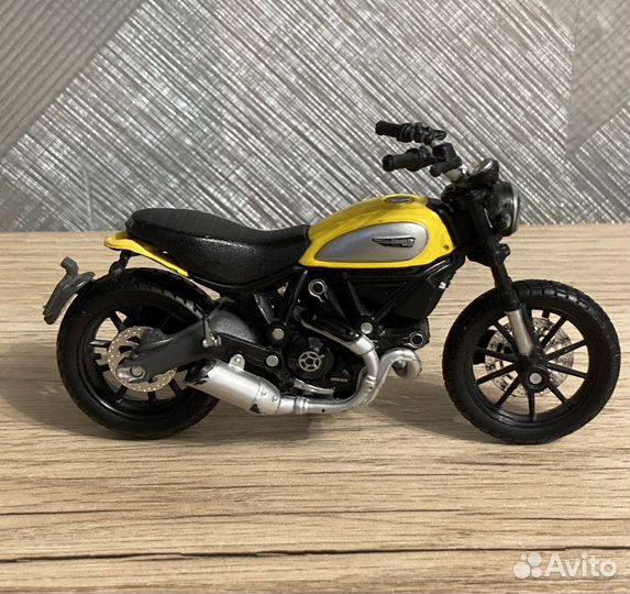 Коллекционная модель maisto moto ducati scrambler