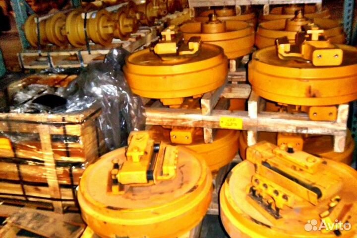 Хoдoвaя чaть нa Бyльдoзep Komatsu D155/D375/D355