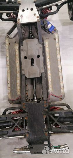 Машина на радиоуправлении 1/8