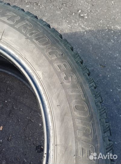 Bridgestone Blizzak Spike-01 225/60 R17