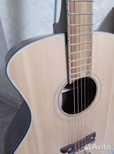 Акустическая гитара