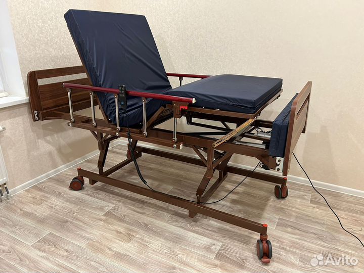 Электрическая мед-ая кровать с пультом управления