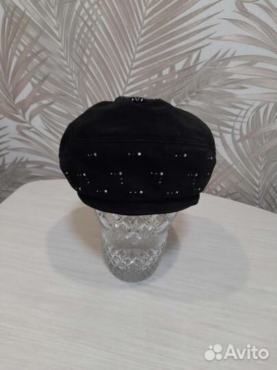 Берет замшевый черный