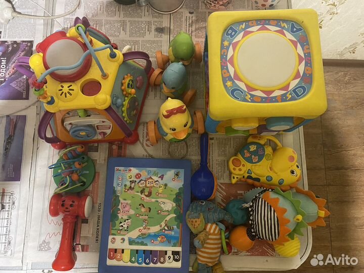 Развивающие игрушки для малышей пакетом