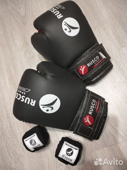 Боксерские перчатки 10 oz