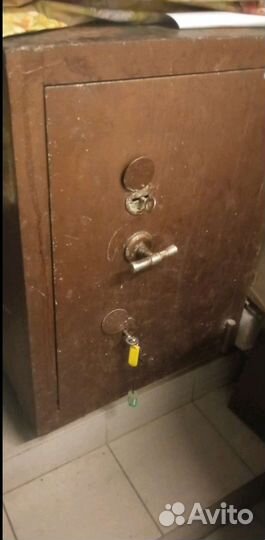 Сейф несгораемый