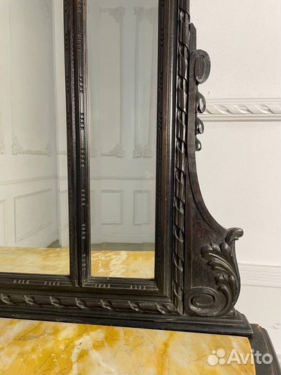 Антикварное зеркало с консолью