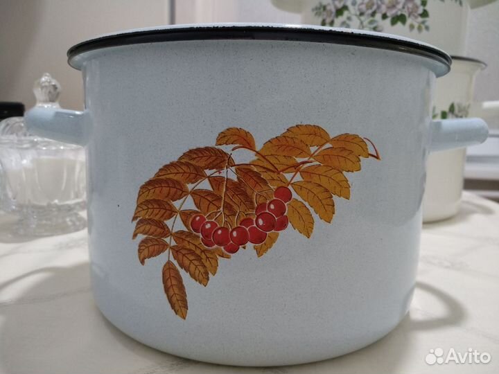 Кастрюля эмалированная