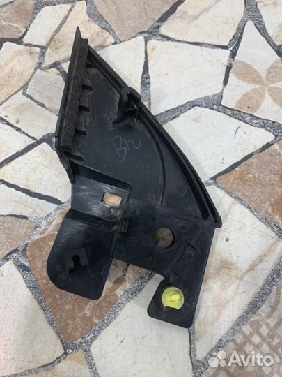 Пластиковый уголок двери Nissan Teana J32