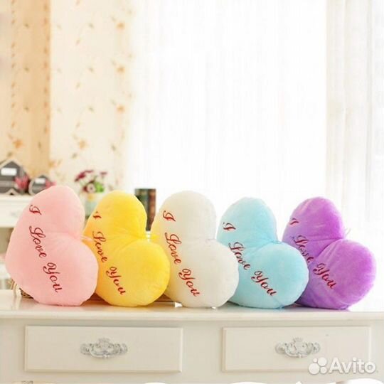 Мягкая светящаяся подушка в форме сердца