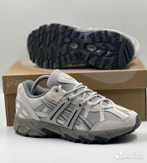 Бежевые кроссовки Asics Sonoma