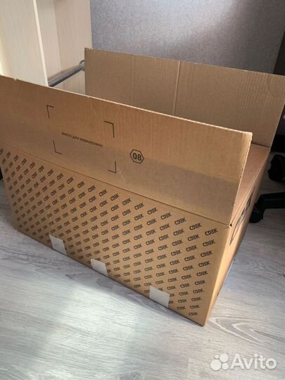 Большая коробка с вещами бу