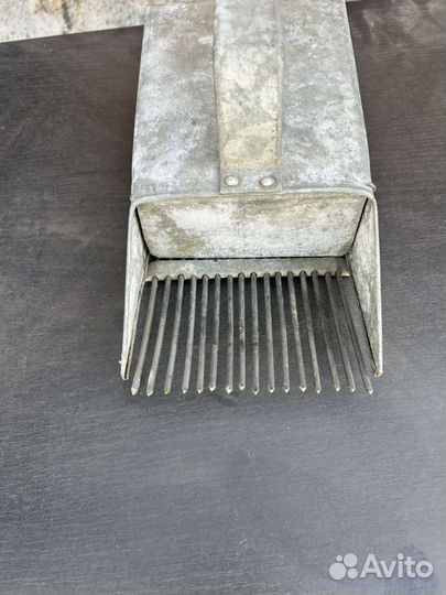 Совок для сбора ягод