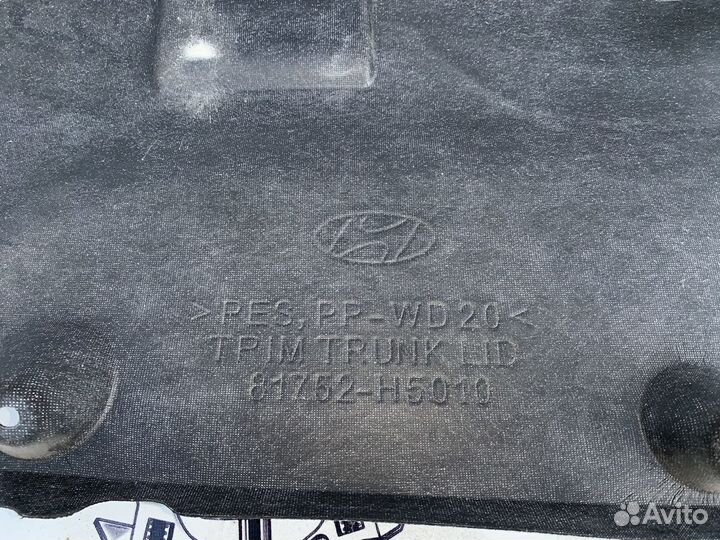 Обшивка крышки багажника Hyundai Solaris 2