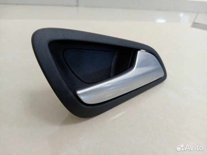 Ручка внутренняя правая Ford Focus CB8 pnda 2013