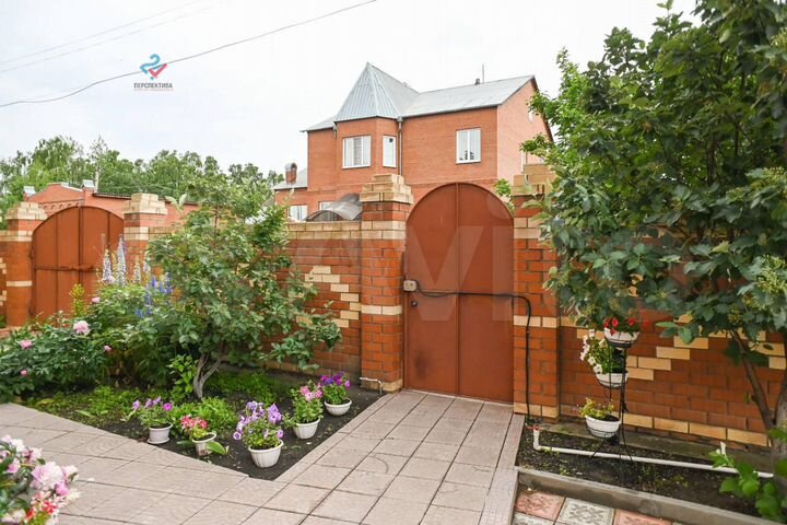 Дом 411,7 м² на участке 10 сот.