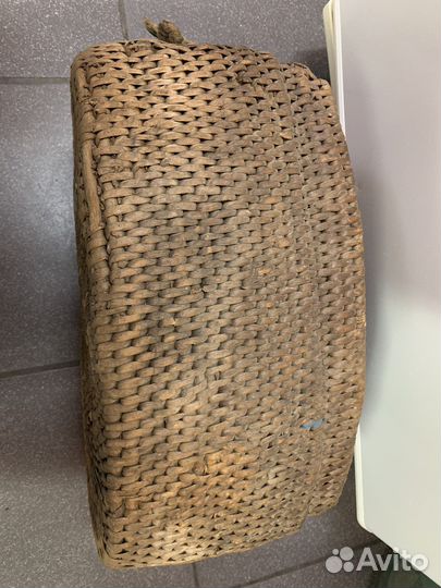 Старинная плетенная корзина