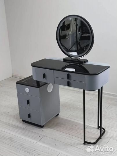 Туалетный столик. Столик с подсветкой
