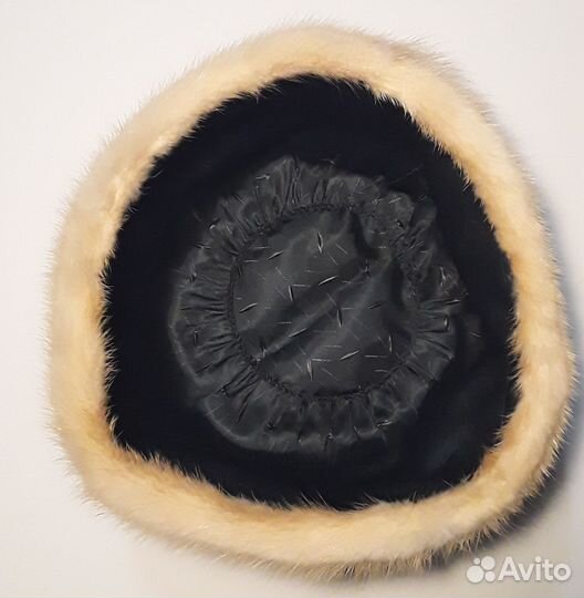 Женские меховые шапки