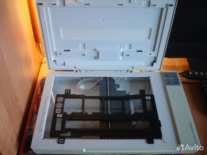 Сканер Epson Perfection V100 Photo