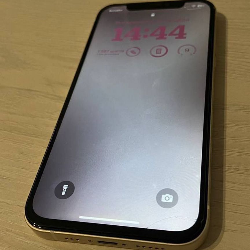 Dunyodagi eng sochli qizlar: yalangoch fotosuratlar