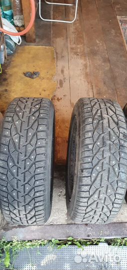 Tigar Sigura Stud 215/55 R16 97T