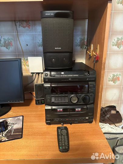 Музыкальный центр sony + две колонки aiwa+ две кол