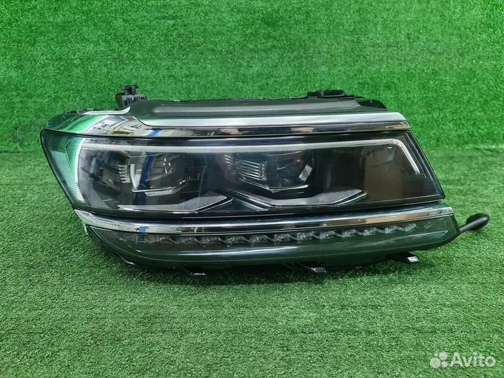 Фара правая Volkswagen Tiguan