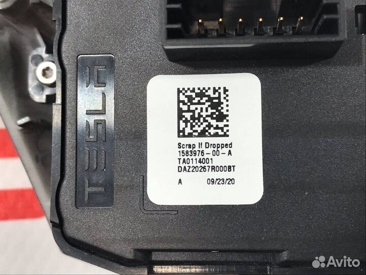 Кнопка управления на руле Tesla Model 3 2020