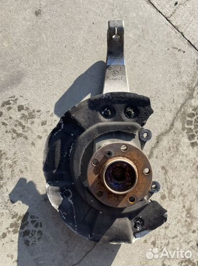 Кулак поворотный передний левый BMW F серия