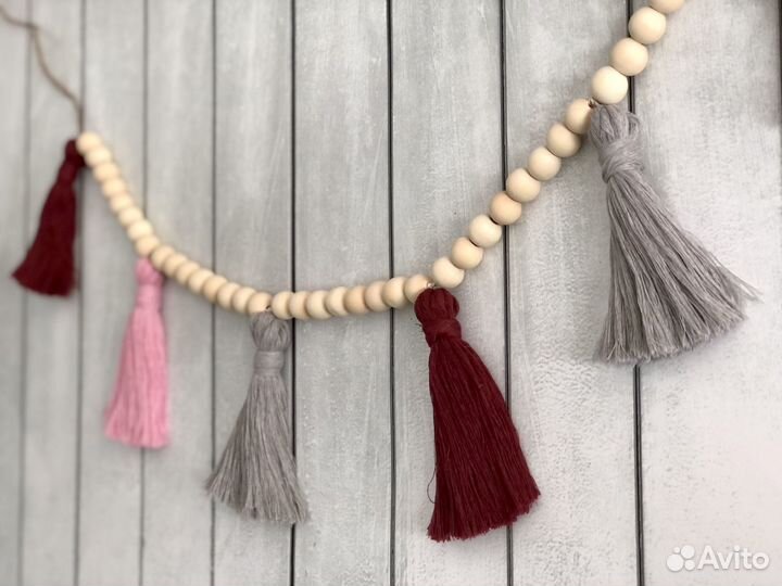 Гирлянда для детской из деревянных бусин