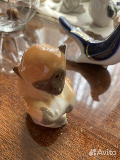 Статуетка,фарфор