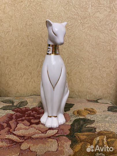 Фигурка кошки фарфор