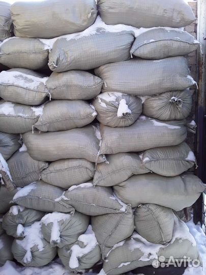 Опилки в мешках