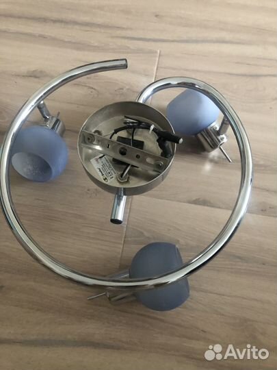 Люстра с тремя поворотными плафонами