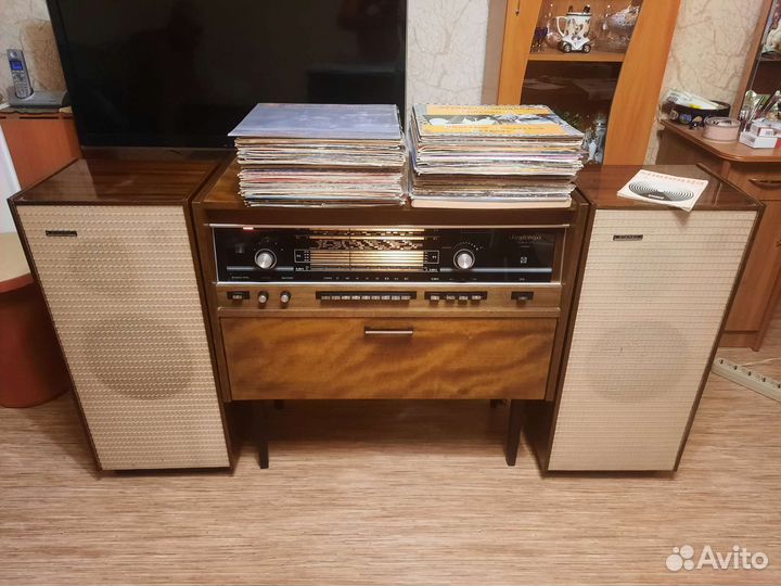 Коллекция виниловых пластинок,радиола Симфония-003
