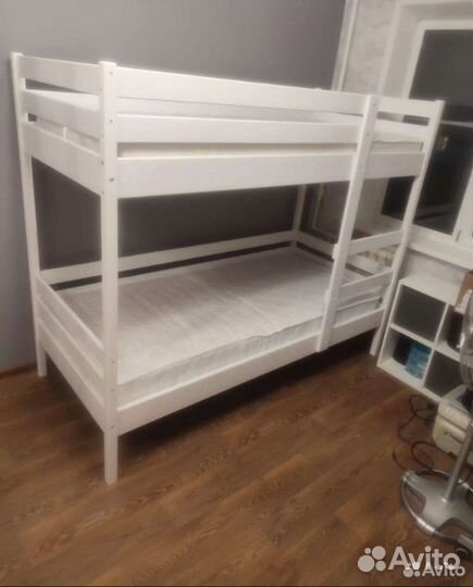 Кровать из массива лиственницы