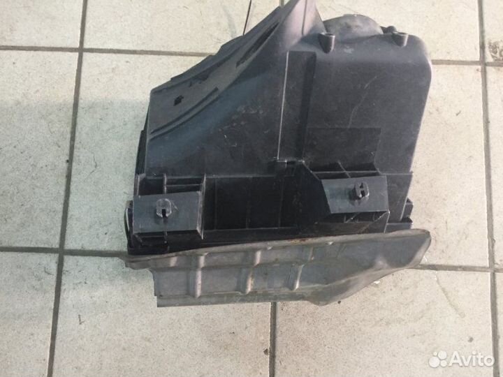 Корпус воздушного фильтра Volkswagen Passat B5