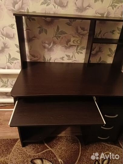 Компьютерный стол