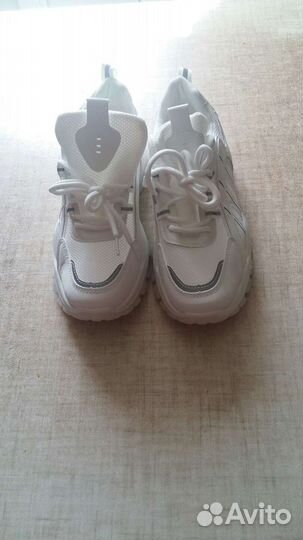 Кроссовки женские 37 - 38 р, новые