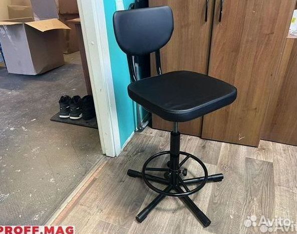 Стул на винтовой опоре HU505