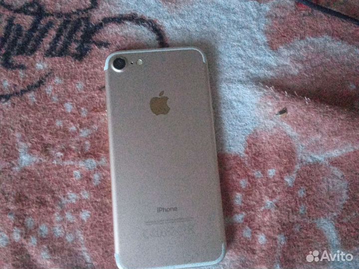 Телефон iPhone 7