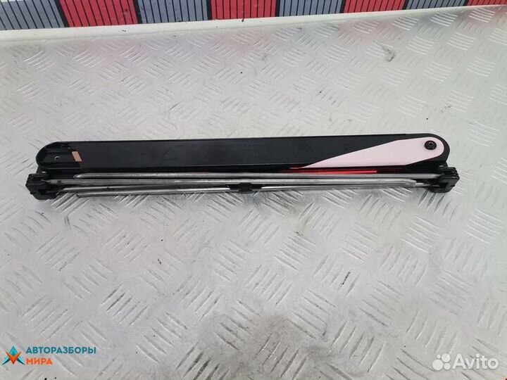 Знак аварийной остановки BMW X5 E53 рест. 2005