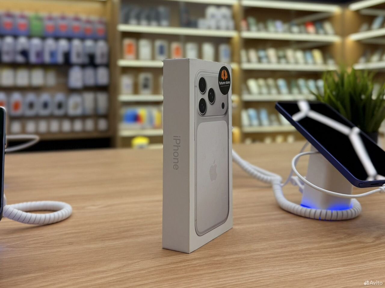 iPhone 17 Pro, 256 ГБ, eSIM