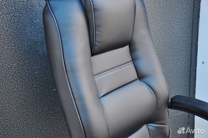 Офисное кресло 