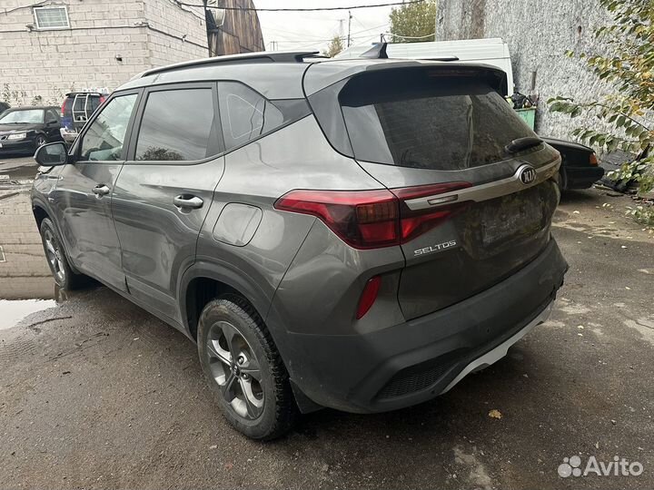 Kia Seltos 2.0 CVT, 2021, битый, 29 617 км