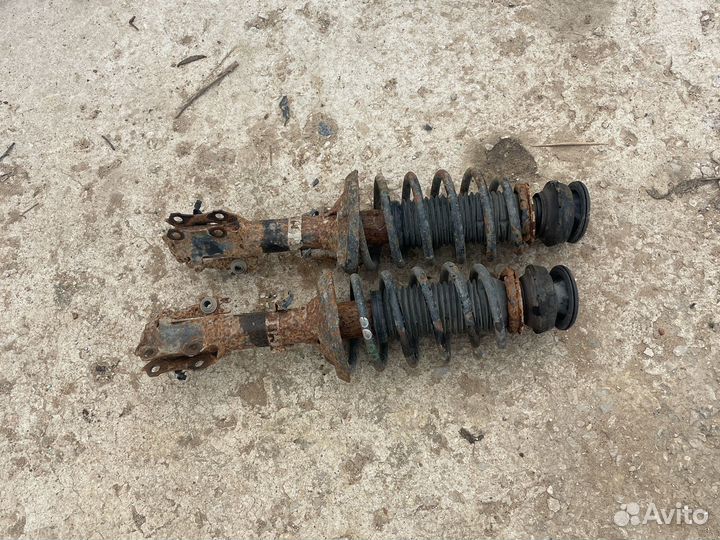 Передние стойки volkswagen venta golf 3